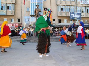 Akşehir'de dans ve halk oyunu ekipleri final yaptı