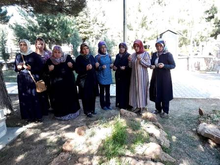 AK Parti'li kadınlar 15 Temmuz şehidini andı