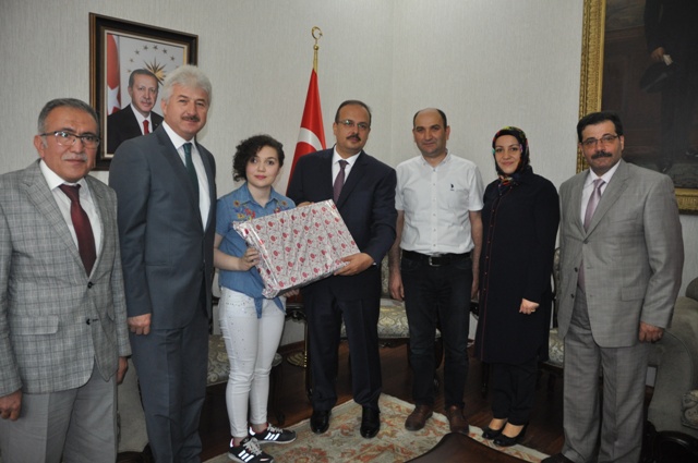 Canbolat’tan Akkaya’ya ödül