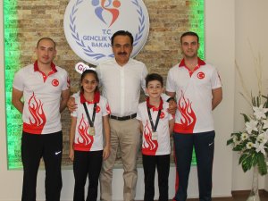 Genç Milli Bisikletçilerden Ersöz’e Ziyaret