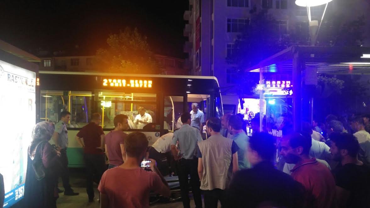 Konya'da belediye otobüsü yayalara çarptı