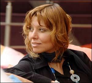 Elif Şafak: Sorun kapakta değil, gözlerinde!