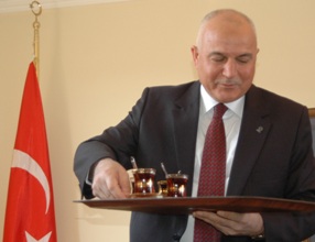 Çay servisini Kabakçı yaptı