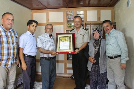 Şehitlik beratı ailesine verildi