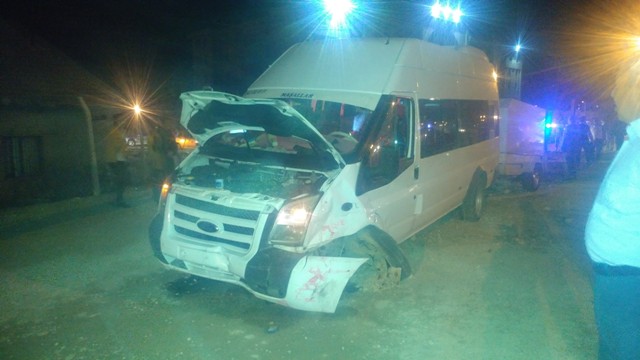 Konya'da, minibüsle otomobil çarpıştı: 7 yaralı