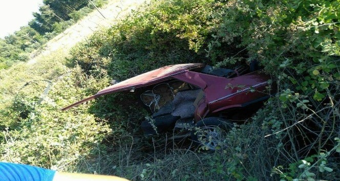 İkiye bölünen otomobilden sağ çıktılar