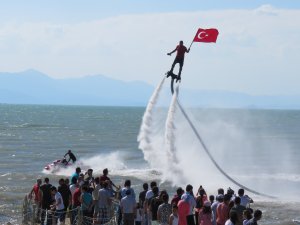 Demokrasi için yarıştılar