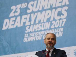 Bakan Kılıç işitme engelli milli sporcularla buluştu