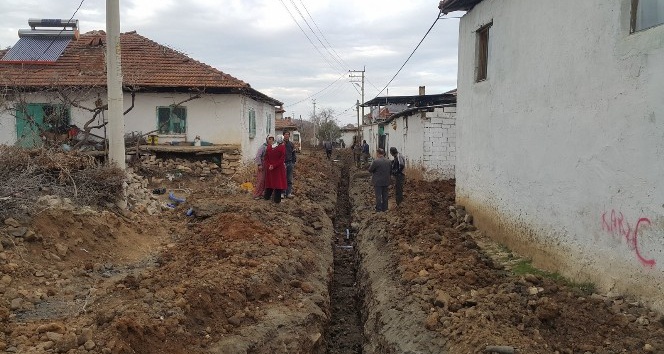 9 mahalleye 105 kilometre kanalizasyon ve içme suyu hattı