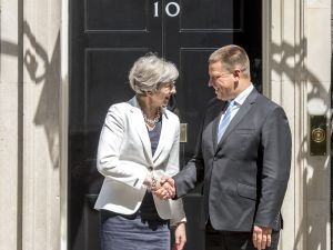 İngiltere Başbakanı May Estonyalı mevkidaşıyla görüştü