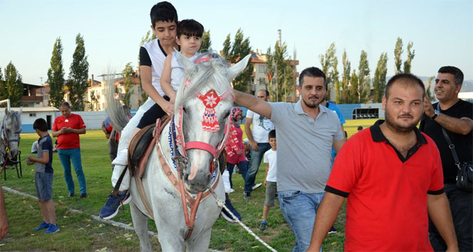 Lösemi hastası Pelin için ata bindiler