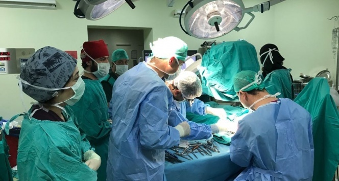 Kötü huylu tümörle kol ve bacakta oluşan kısalık ameliyatla giderildi