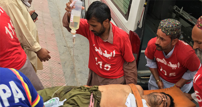 Pakistan'da silahlı saldırı: 4 ölü !