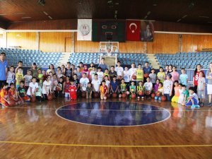 Yaz spor okullarında basketbol coşkusu