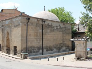 Hırsızlar tarihi yapıyı soydu