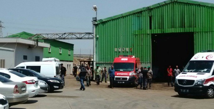 Adana'da vinç faciası: 2 ölü 6 yaralı