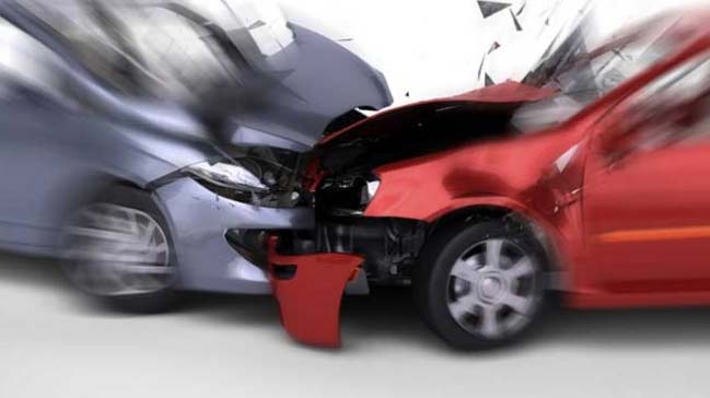 Antalya'da iki otomobil kafa kafaya çarpıştı: 4 ölü