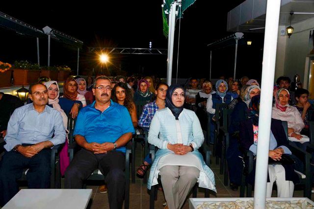 “İbadet etmek insana mutluluk veriyor”