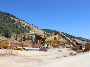 Bozkır Belediyesi Taş Kırma ve Eleme Tesisini Yeniledi