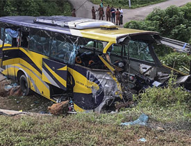 Yolcu otobüsü devrildi: 9 yaralı