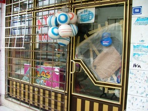 Kulu'da bakkala hırsız girdi