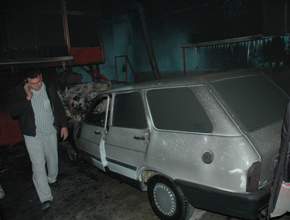 Otomobil ile motosiklet yandı