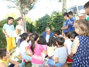 Başkan Özgüven çocuklarla birlikte