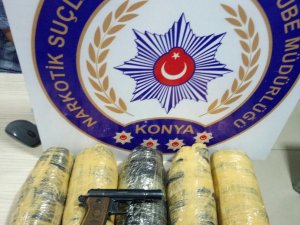 Bebek arabasından esrar çıktı