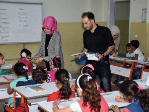 Büyükşehir Üç Bin Kitap Hediye Etti
