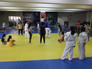Yaz spor okulları Judo ile devam ediyor