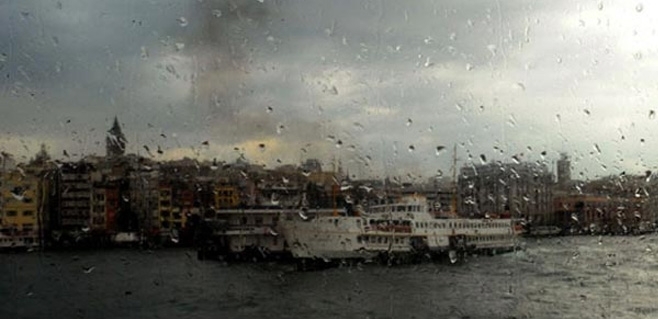 Beklenen Yağmur İstanbul'a Geldi