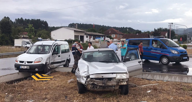 Düzce'de D-100 karayolunda kaza: 5 yaralı