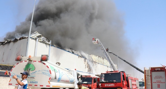 Gaziantep'teki fabrika yangını söndürülemiyor