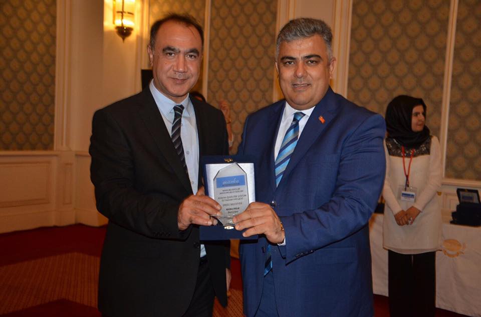 Başkan Özgüven'e 2 ödül