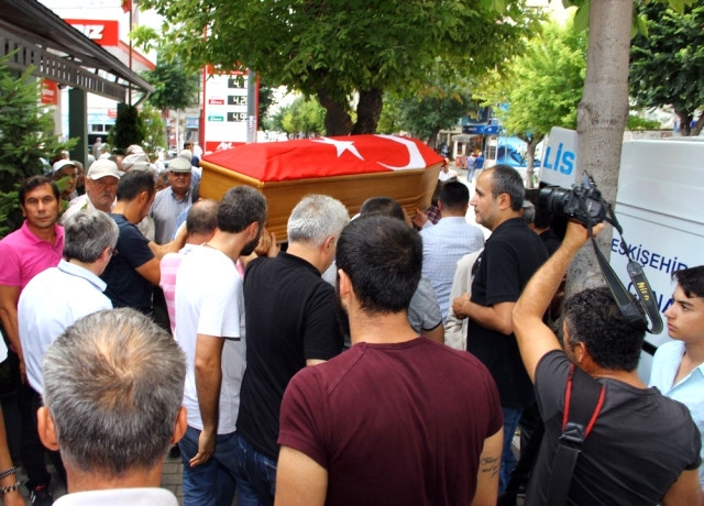 Cihanbeyli'de intihar eden polis memuru defnedildi