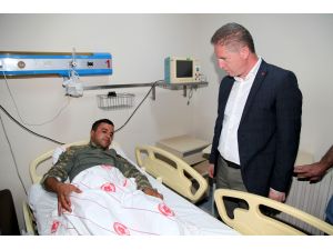 Sivas'ta askeri araç devrildi: 4 yaralı