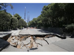Üsküdar'daki yolda çökme