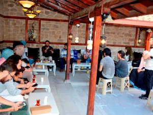 Tuvale eşlik eden notalarda final