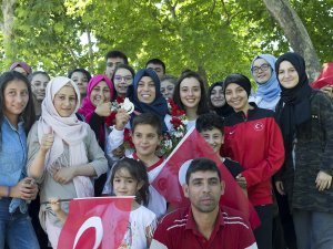 Şampiyon tekvandocuya coşkulu karşılama