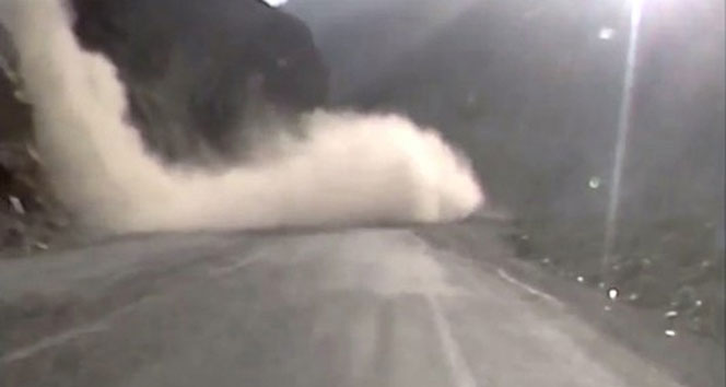 Hakkari-Van karayolunda büyük tehlike