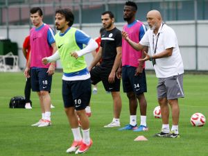 "Yabancı oyuncularla ilgili kararı bekliyoruz"