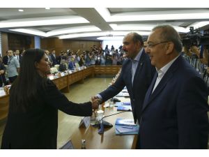 Hükümet ile sendikalar maaş zammında anlaştı