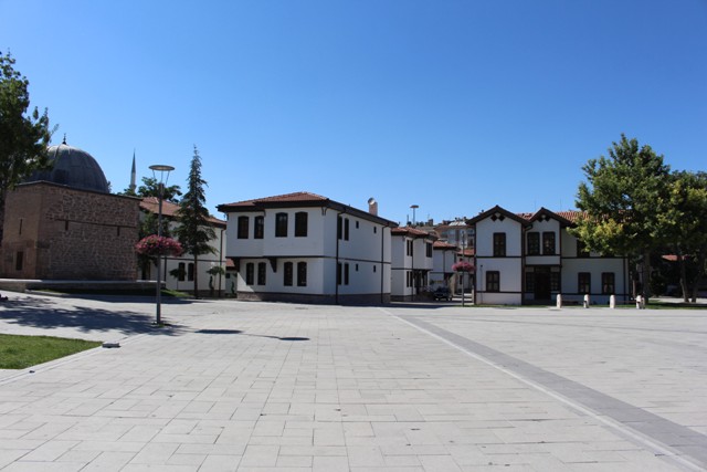 Şehrin Ortası Mekanları Oldu