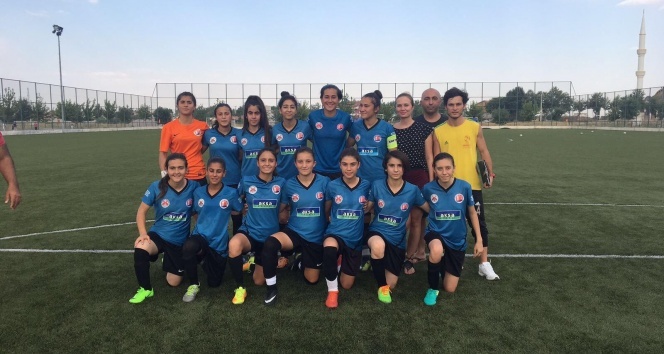 Döşemealtı Kadın futbol takımı 8 takım arasına kaldı