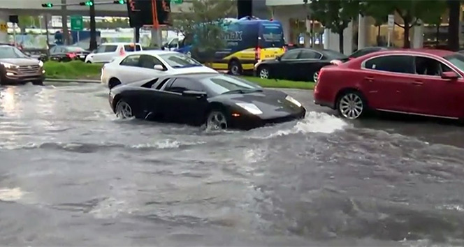 Miami sular altında kaldı