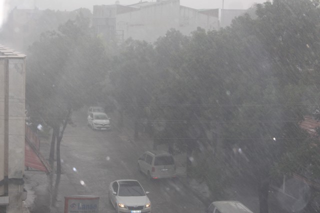 Konya’da etkili yağış başladı