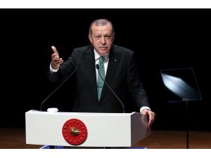 Kestiği ağacın altında kalan kişi öldü