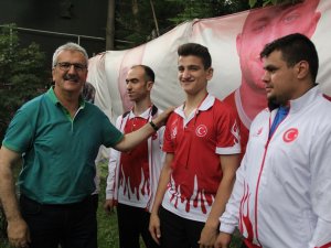 Şampiyonlar ödüllendirildi