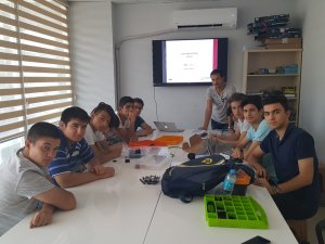 "Kodluyoruz, Tasarlıyoruz, Programlıyoruz"