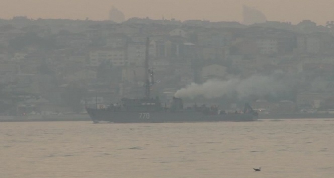 Rus savaş gemisi İstanbul Boğazı’ndan Karadeniz’e açıldı
